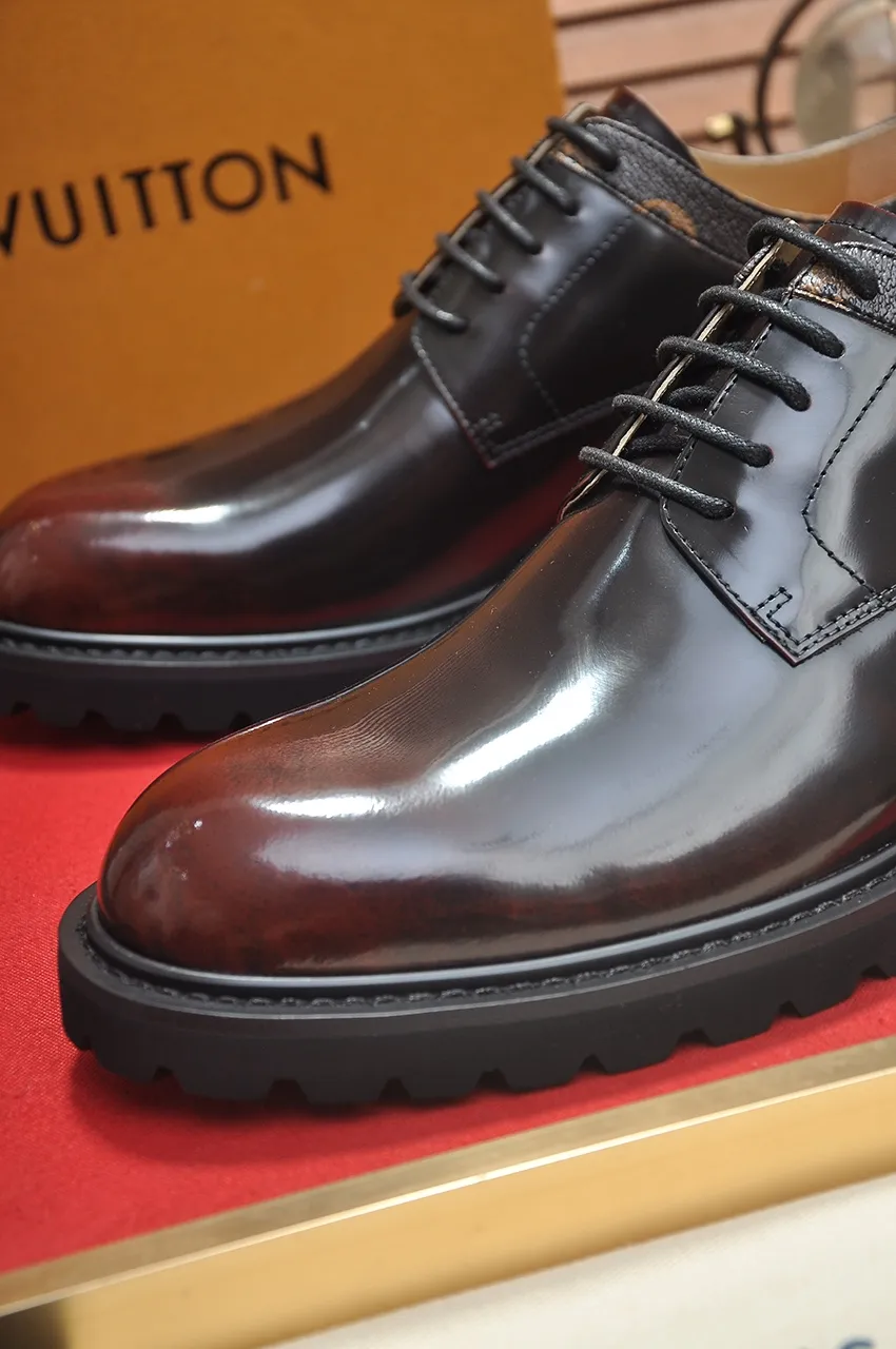 Men's men's shoes 💰560💶 [LV] (original single cowhide lining) 🍀LV's latest genuine leather business suit shoes are launched simultaneously on the official website. The first-layer cowhide imported from Italy is made of heavy gold, 💥1:1 rubber outsole from the official website. Versatile to wear, high-end without losing class, and the color combination is extraordinary. This four-season style is alluring when worn on your feet, showing off your big-name flair. Standard code 38-44 (45 customized)